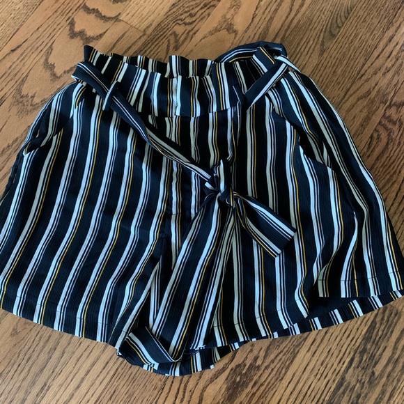 shorts with wrap belt - Picture 1 of 4